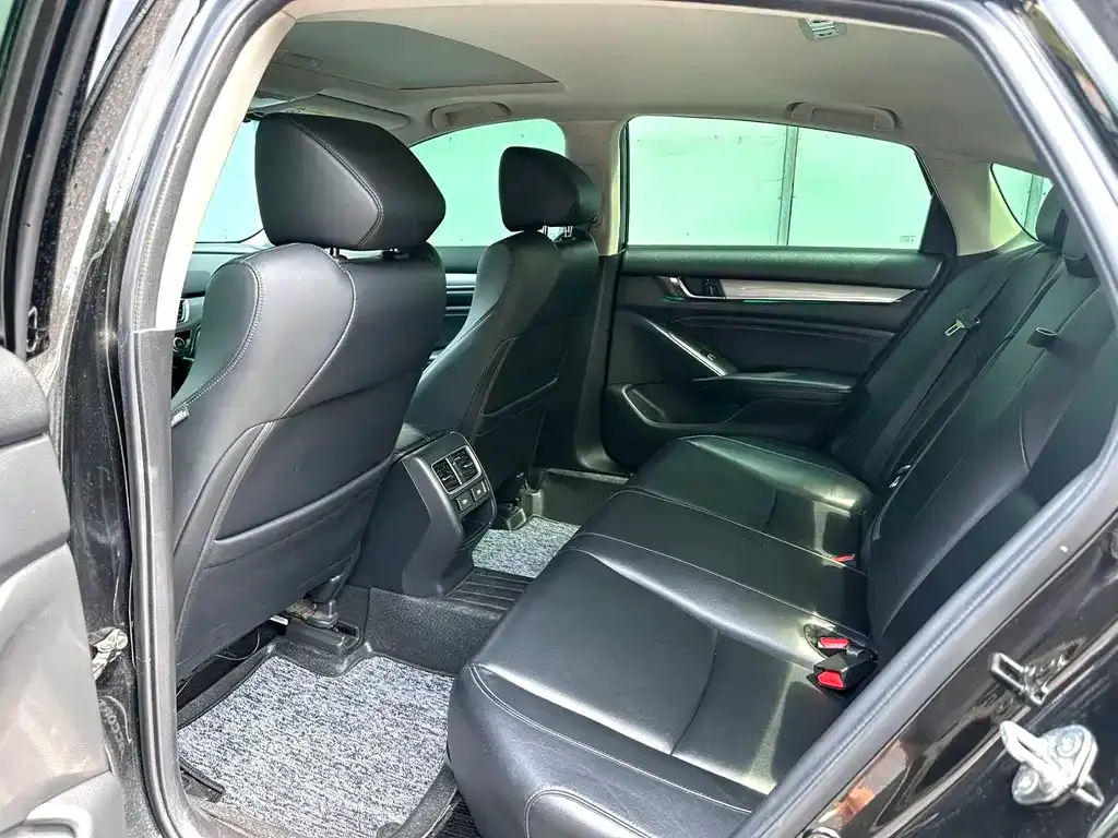 Honda Accord — фото 7