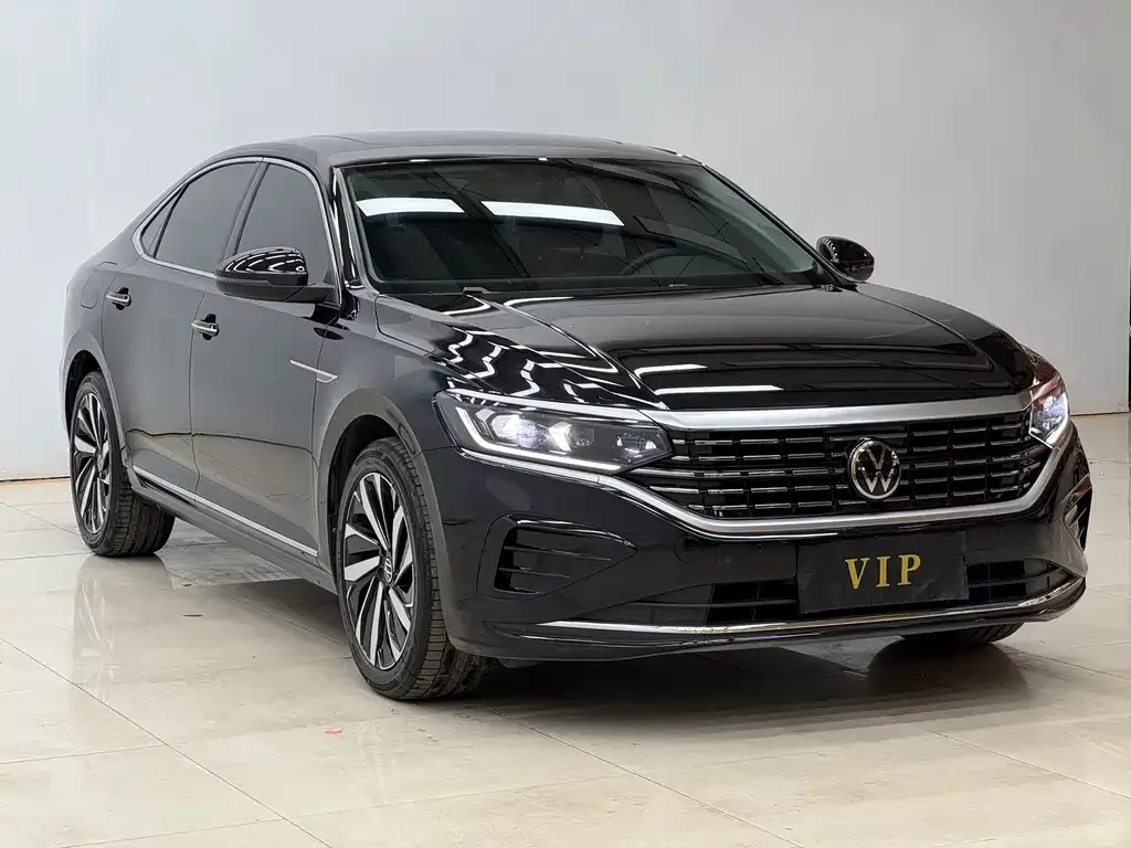 Volkswagen Passat — фото 1