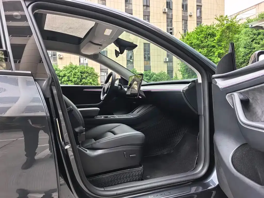 Tesla Model Y — фото 3