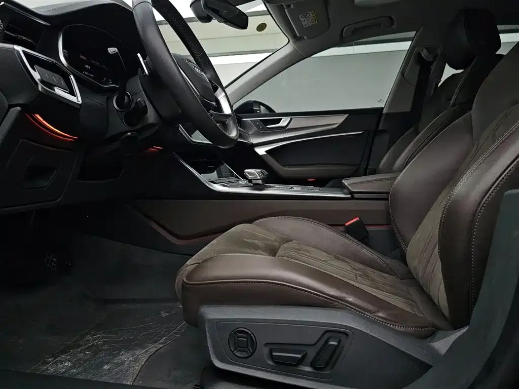Audi A7L 2024 из CN, фото 8