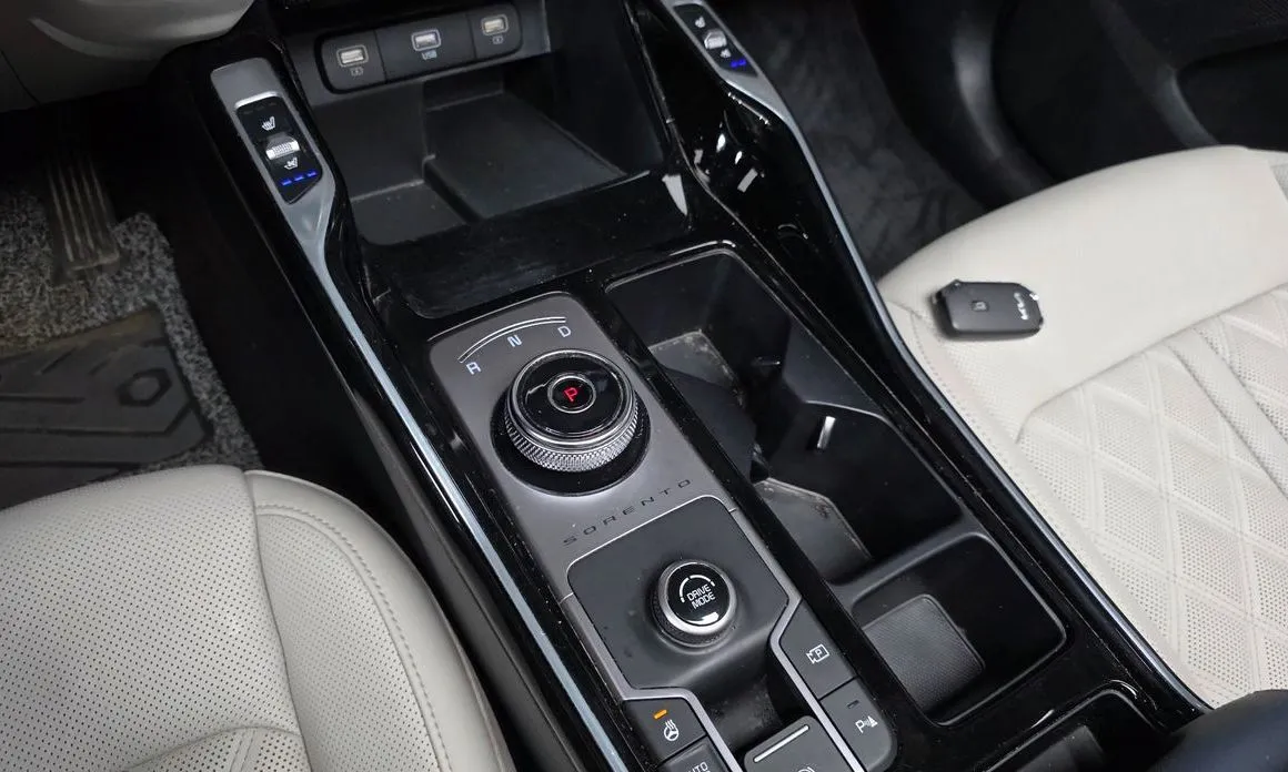Kia Sorento — фото 8