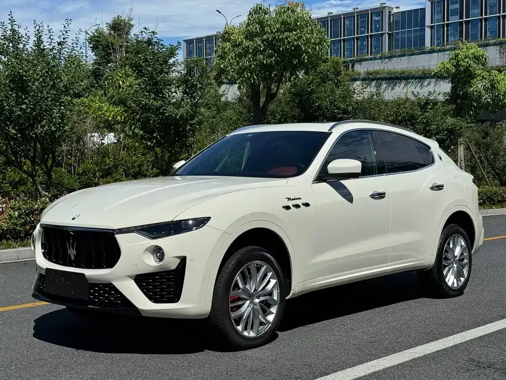 Maserati Levante — фото 1