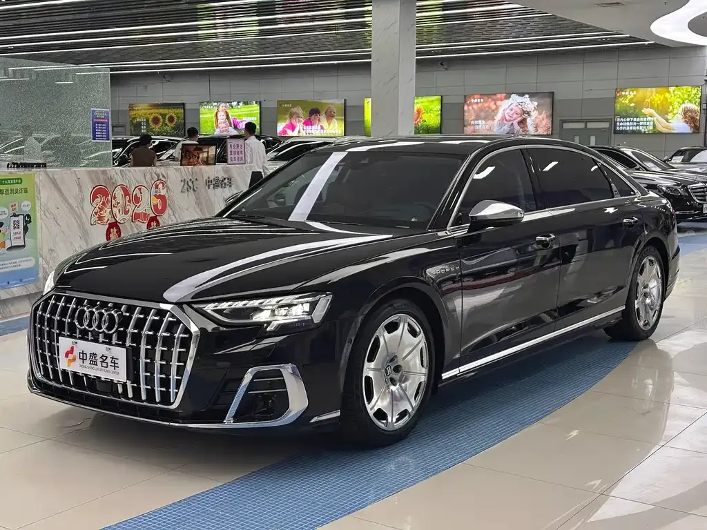 Audi A8 — фото 1