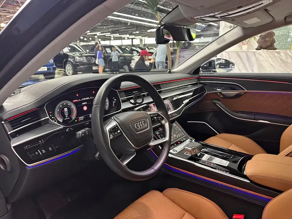 Audi A8 — фото 6