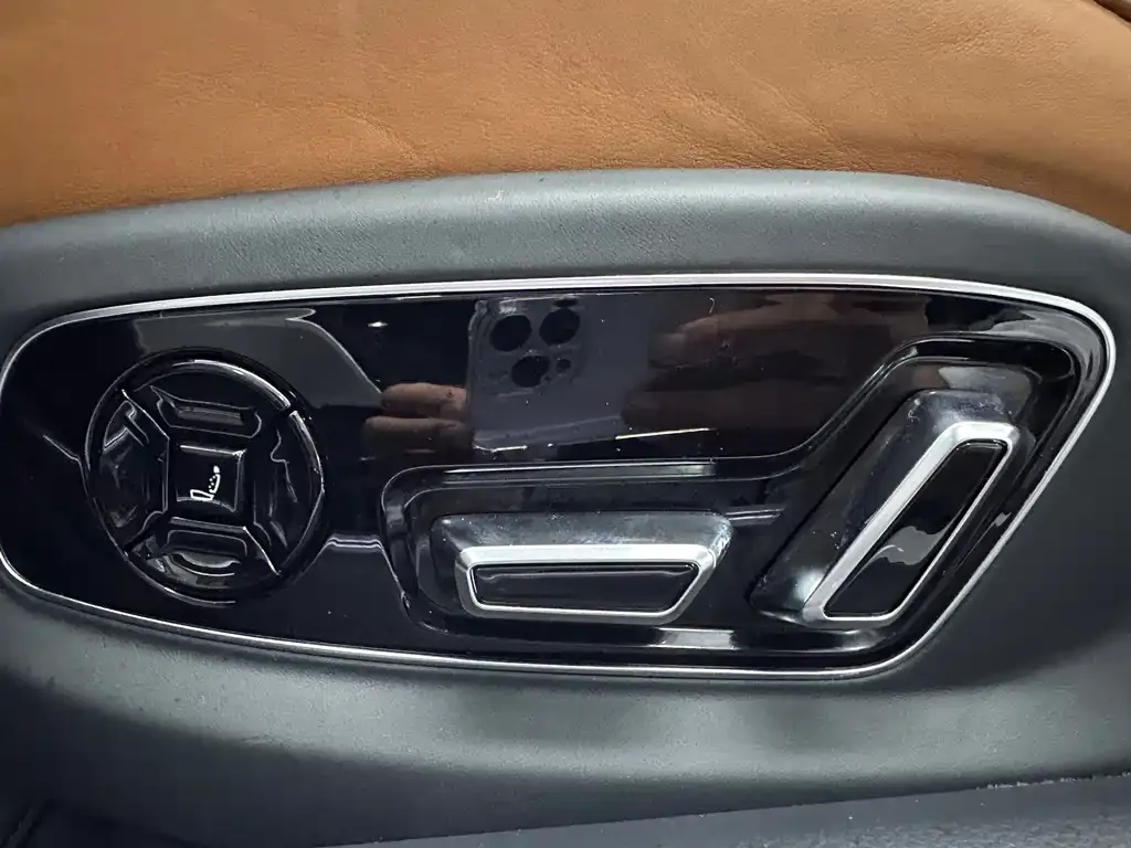Audi A8 — фото 2