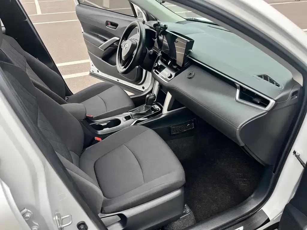 Toyota Corolla Cross — фото 7