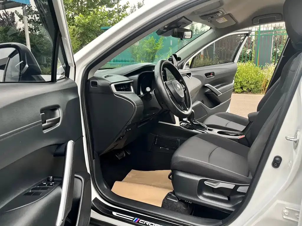 Toyota Corolla Cross — фото 10