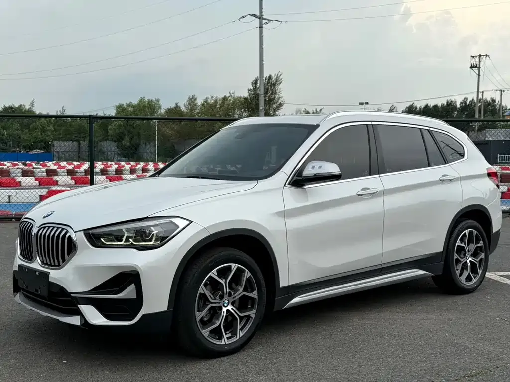 BMW X1 — фото 1