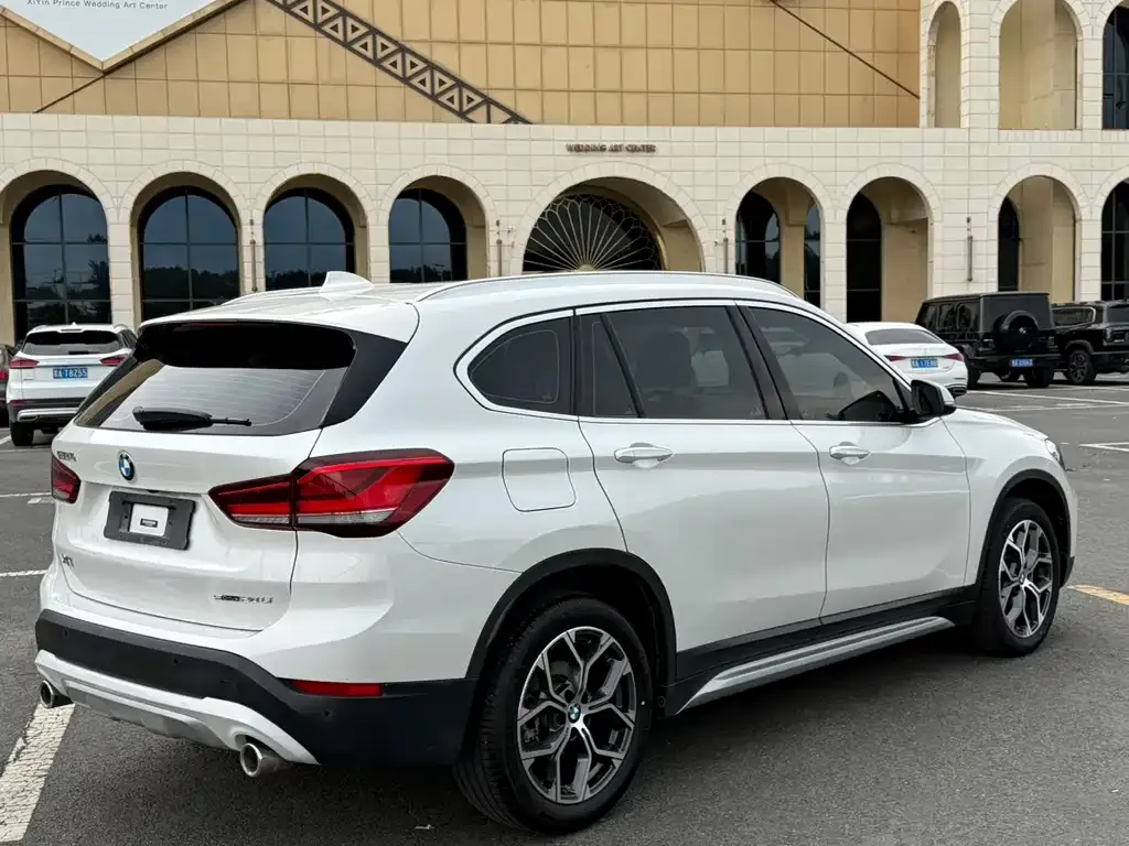 BMW X1 — фото 9