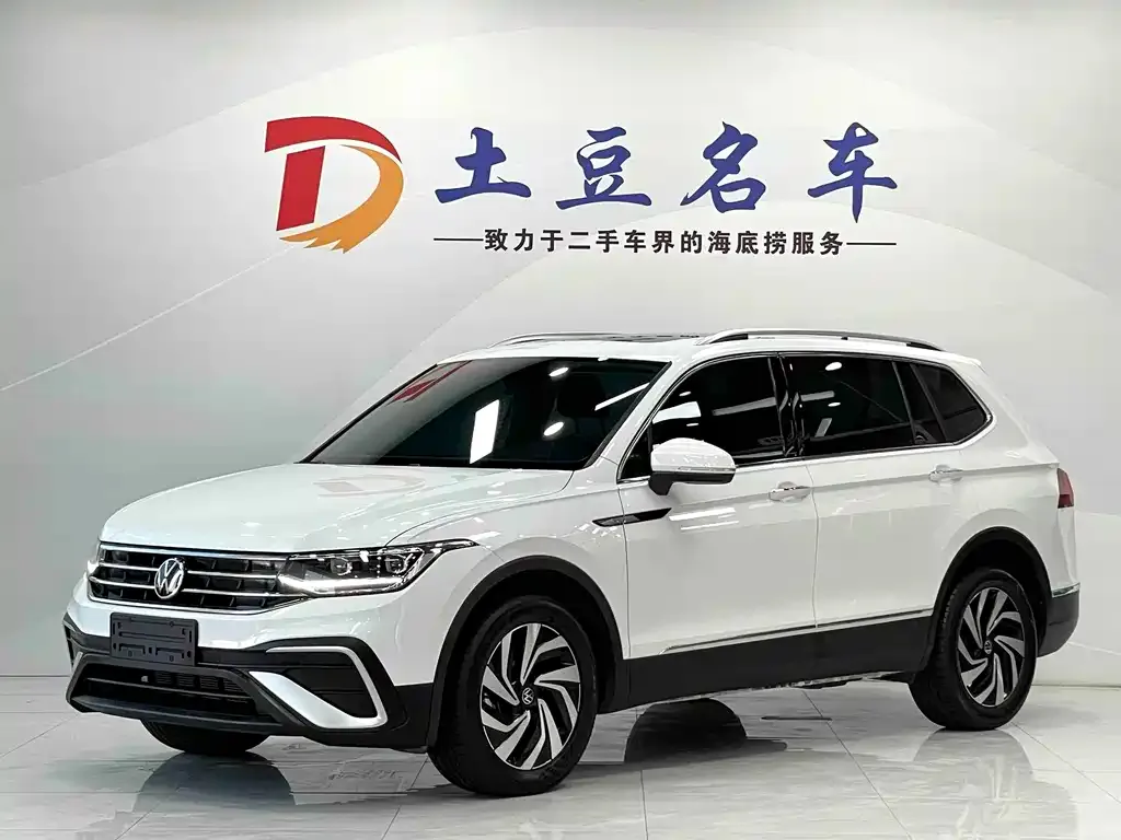 Volkswagen Tiguan L — фото 1