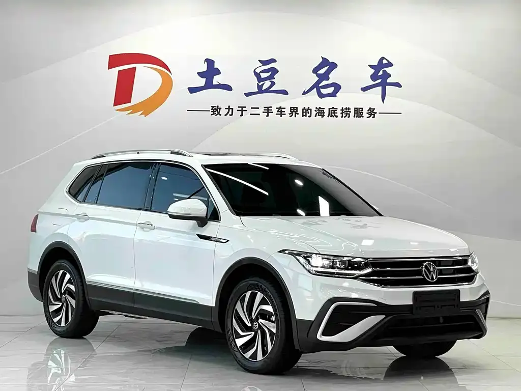 Volkswagen Tiguan L — фото 10