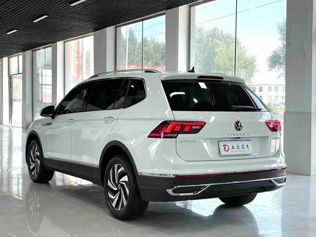 Volkswagen Tiguan L — фото 7