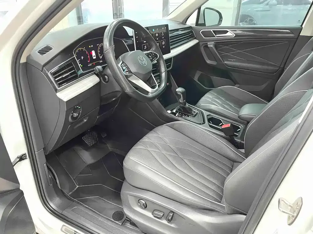 Volkswagen Tiguan L — фото 6