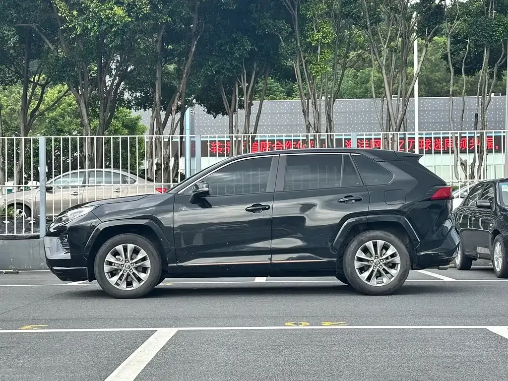 Toyota Wildlander — фото 10