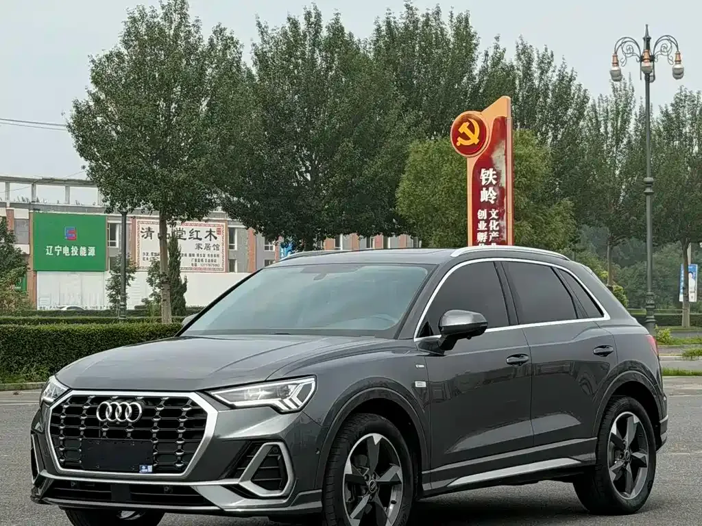 Audi Q3 — фото 1