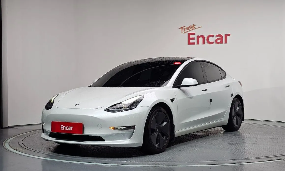 Tesla Model 3 — фото 1