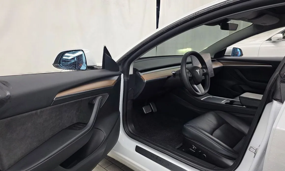 Tesla Model 3 — фото 2