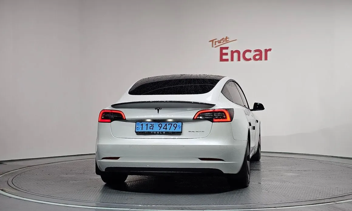 Tesla Model 3 — фото 5