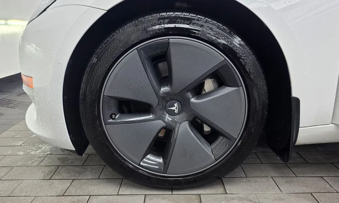 Tesla Model 3 — фото 10