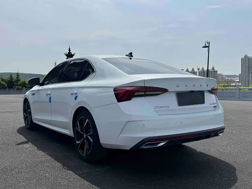 Skoda Octavia — фото 9