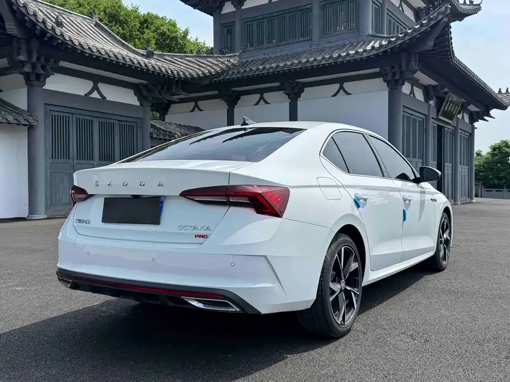 Skoda Octavia — фото 10