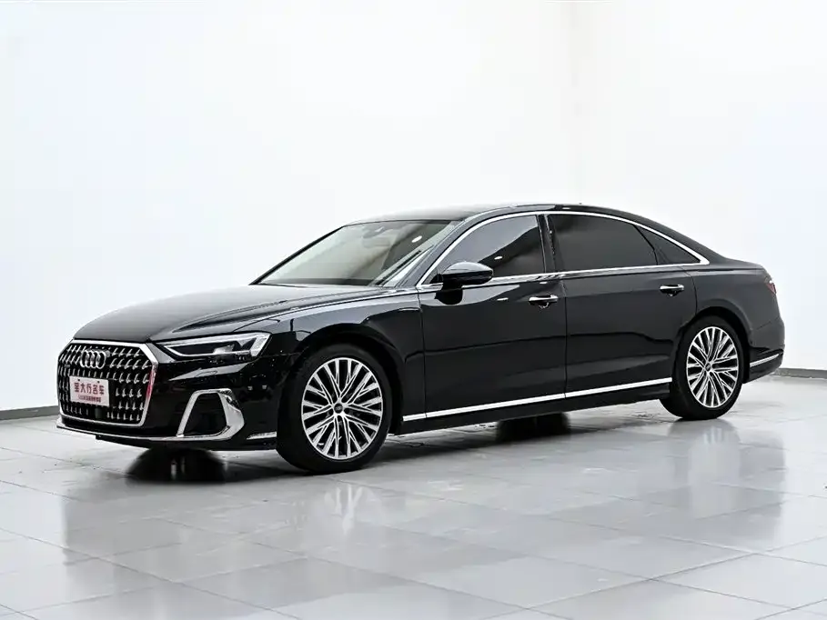 Audi A8 — фото 1