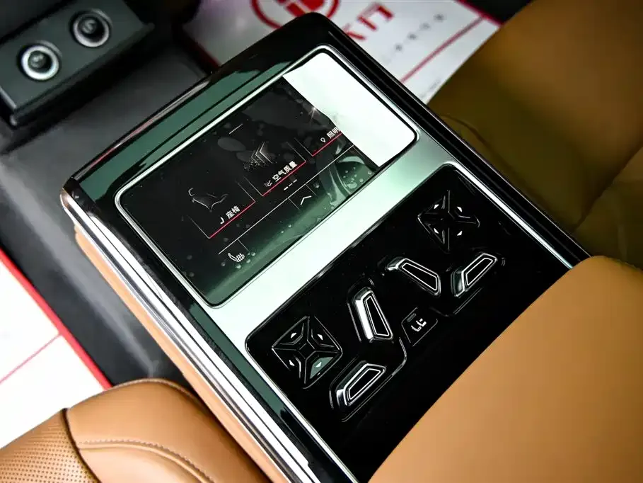 Audi A8 — фото 5