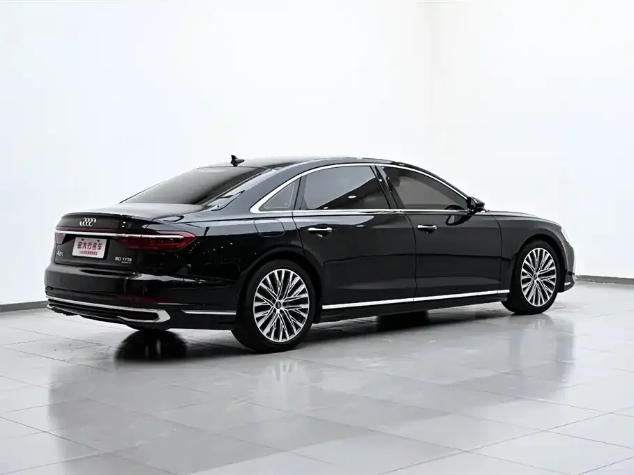 Audi A8 — фото 3
