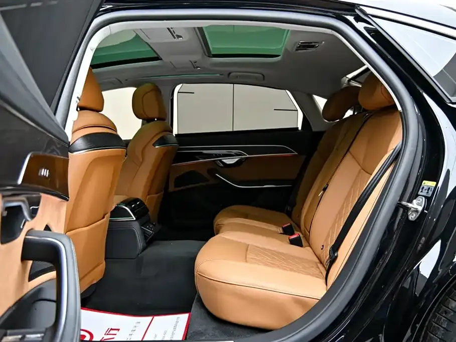 Audi A8 — фото 7