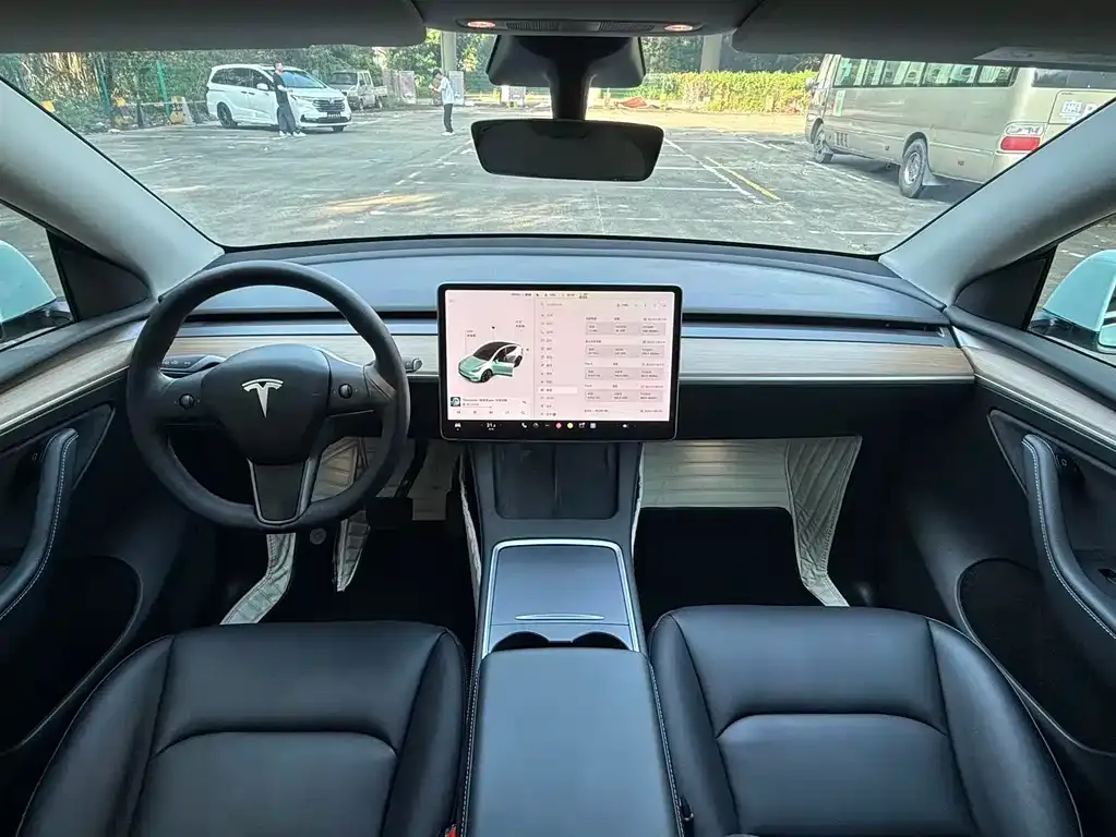 Tesla Model Y — фото 6