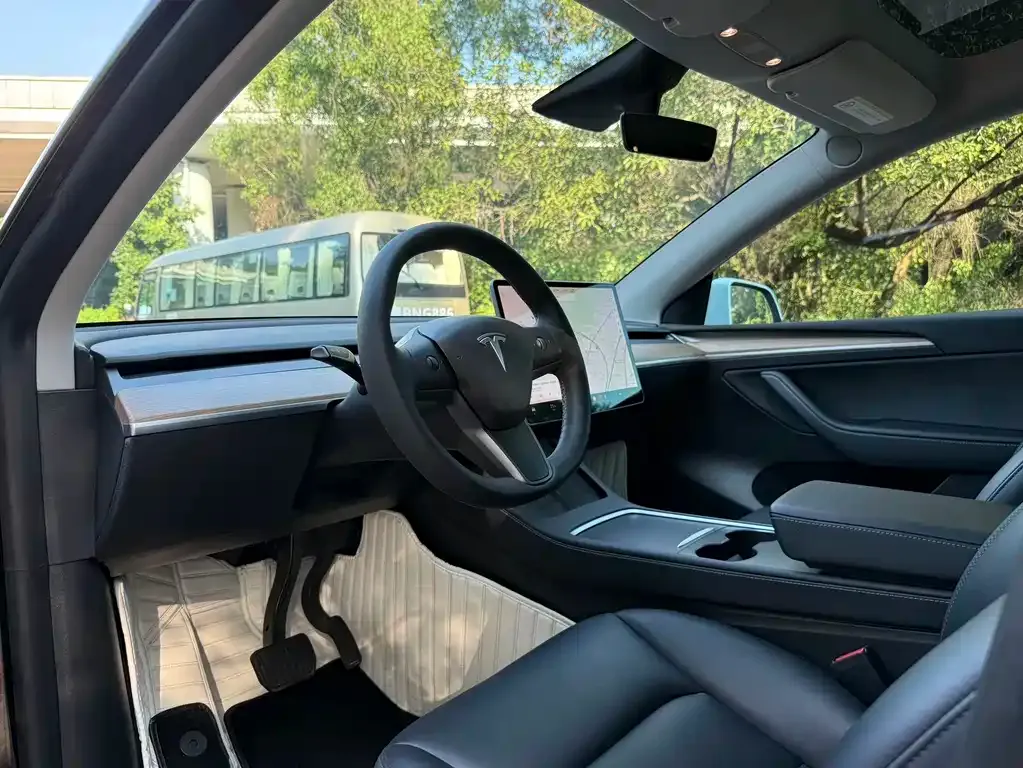 Tesla Model Y — фото 2