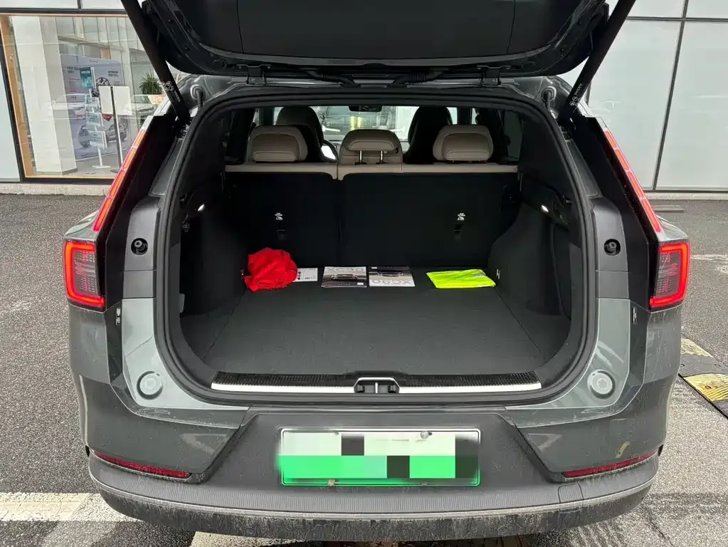 Volvo XC70 Plug-in Hybrid — фото 4