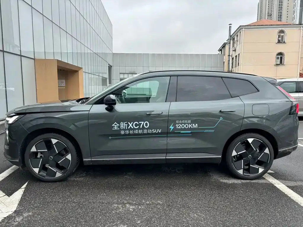 Volvo XC70 Plug-in Hybrid — фото 7