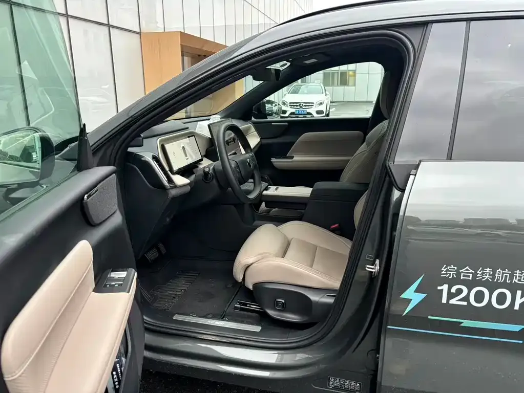 Volvo XC70 Plug-in Hybrid — фото 6