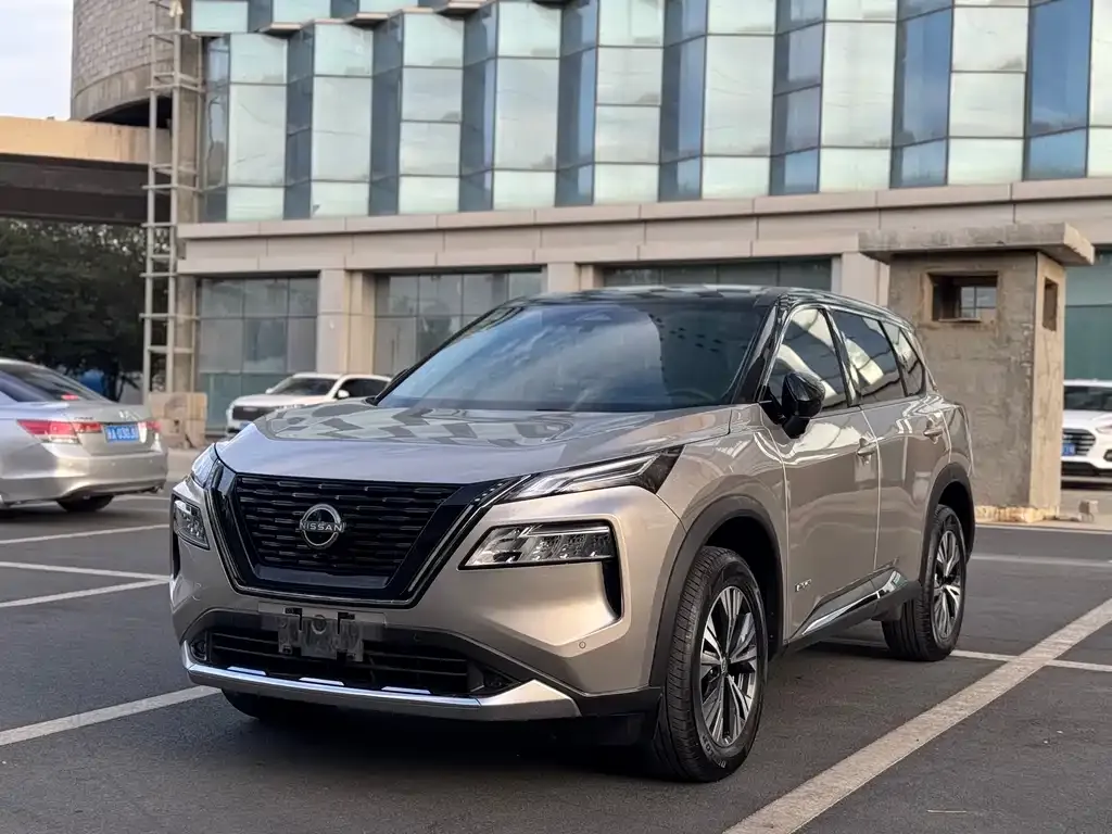 Nissan X-Trail — фото 1