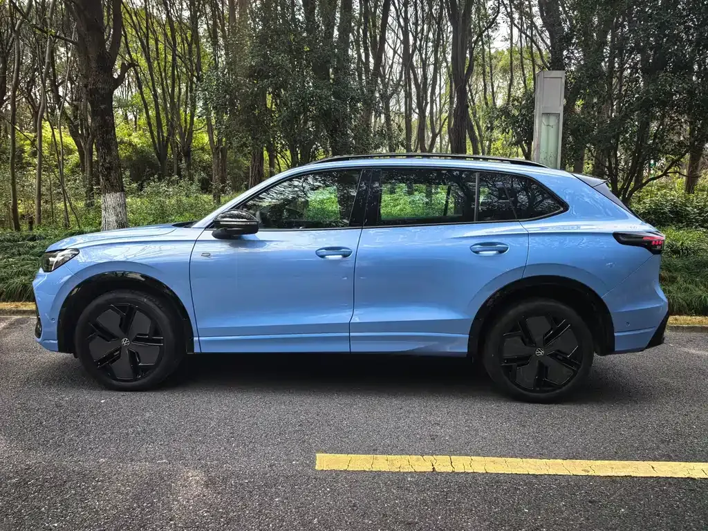 Volkswagen Tiguan L — фото 9