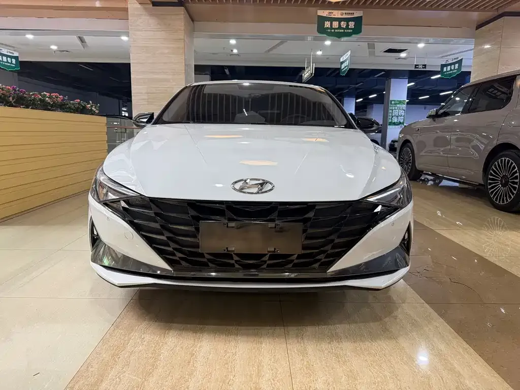 Hyundai Elantra — фото 10
