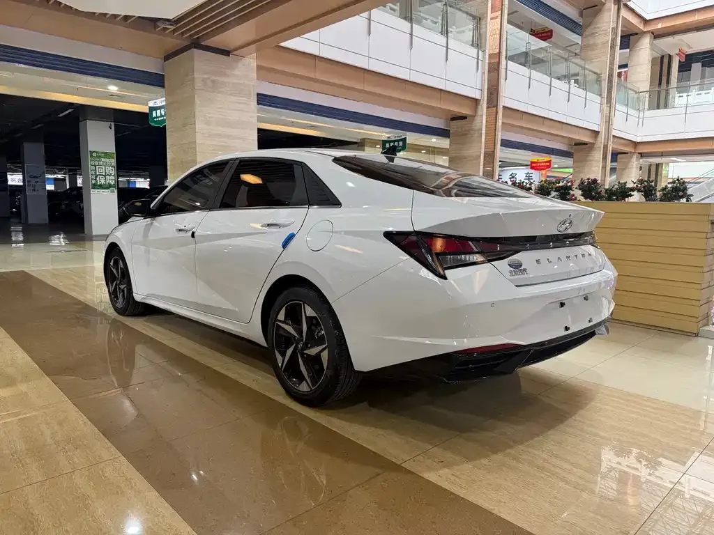 Hyundai Elantra — фото 8