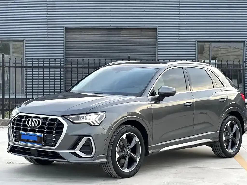 Audi Q3 — фото 1