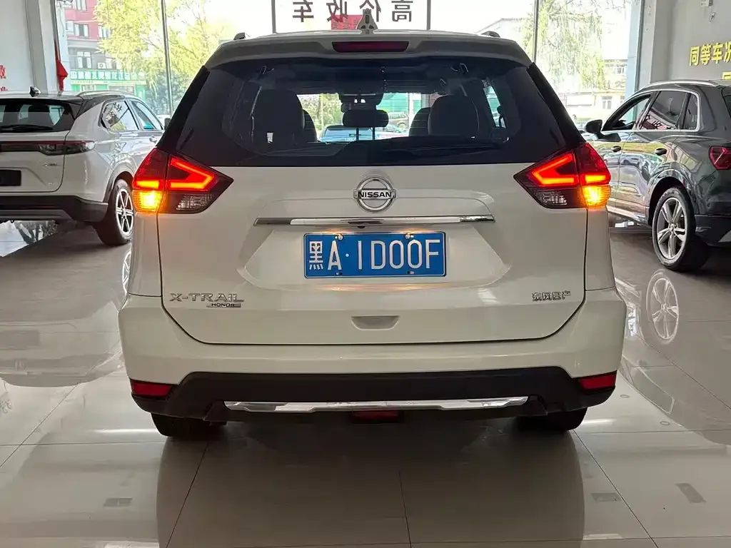 Nissan X-Trail — фото 10