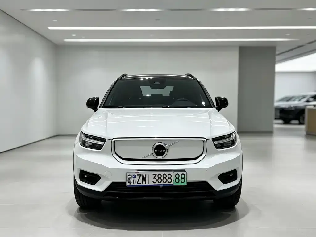 Volvo XC40 NEV — фото 1