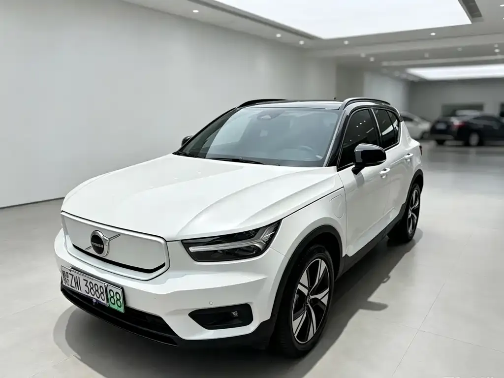 Volvo XC40 NEV — фото 3