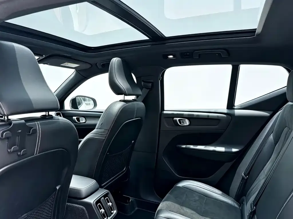 Volvo XC40 NEV — фото 5