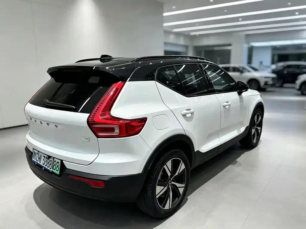 Volvo XC40 NEV — фото 7