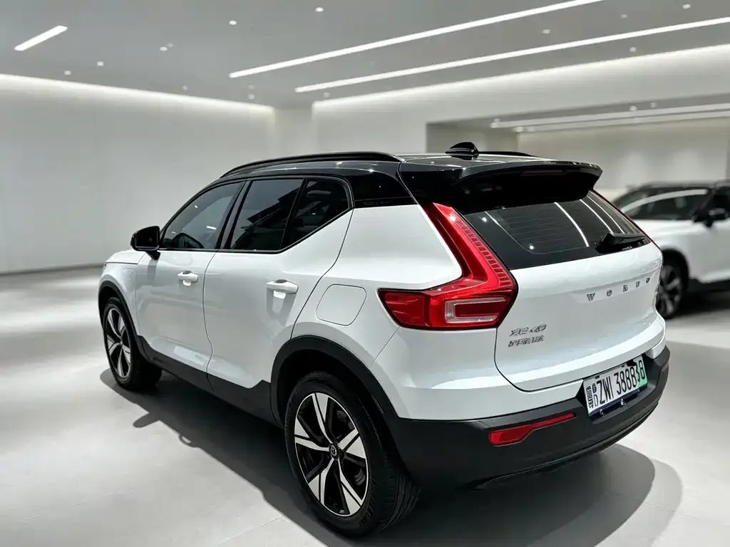 Volvo XC40 NEV — фото 2