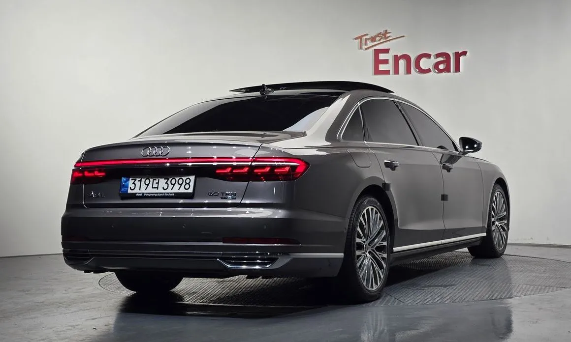 Audi A8 — фото 5