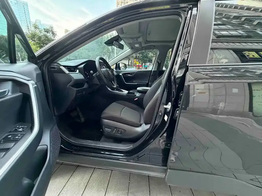 Toyota RAV4 2024 из CN, фото 6