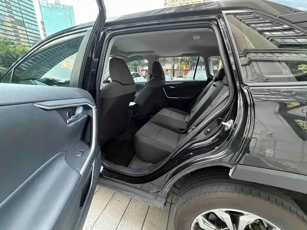 Toyota RAV4 2024 из CN, фото 10