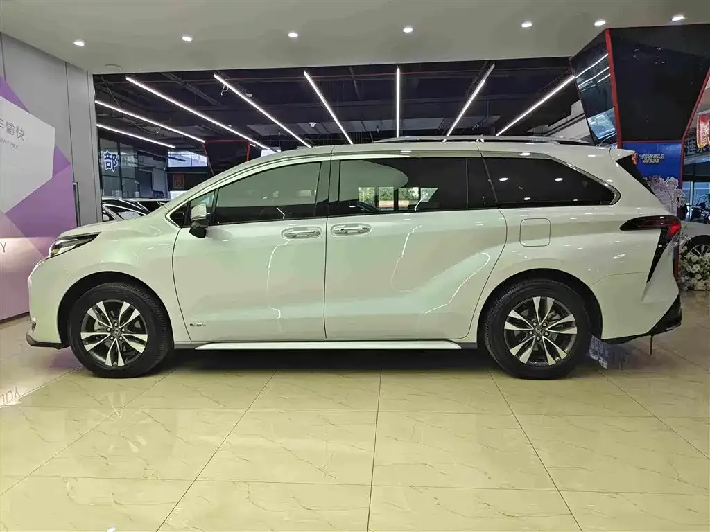Toyota Granvia — фото 6