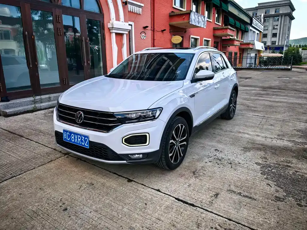 Volkswagen T-Roc — фото 1